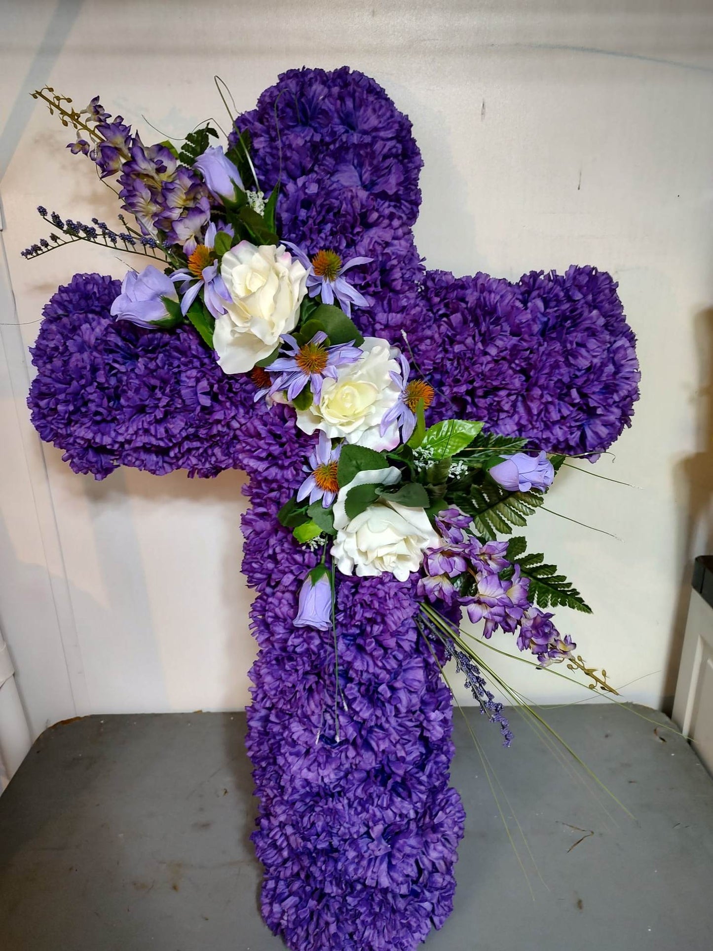 cross funeral arrangemnt