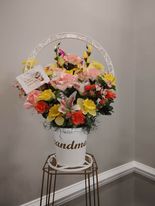 Funeral arrangement sympathy basket