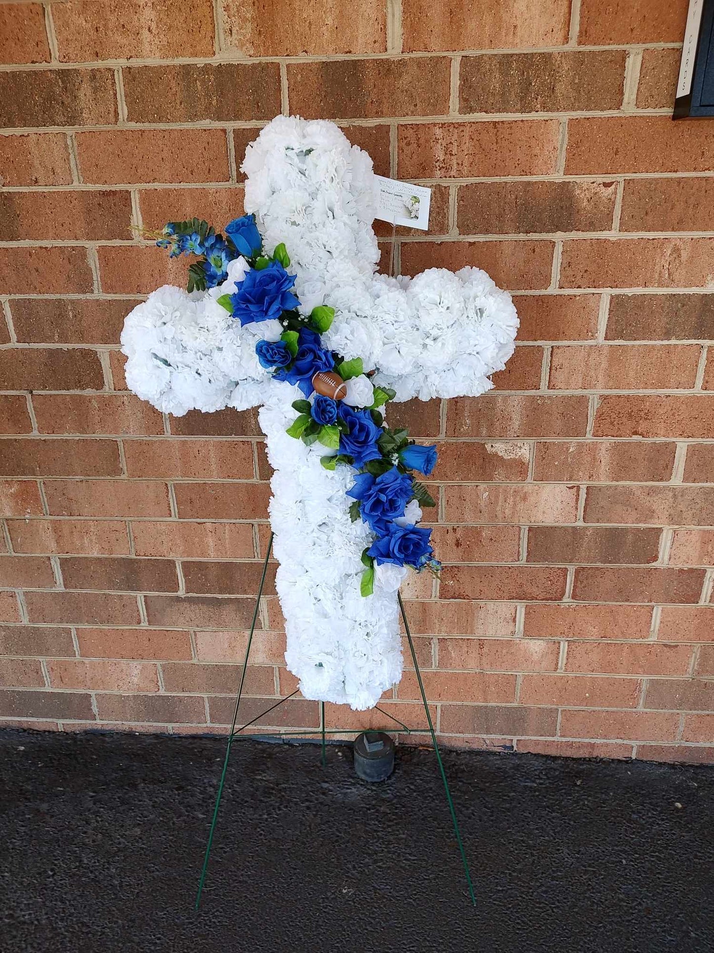 cross funeral arrangemnt